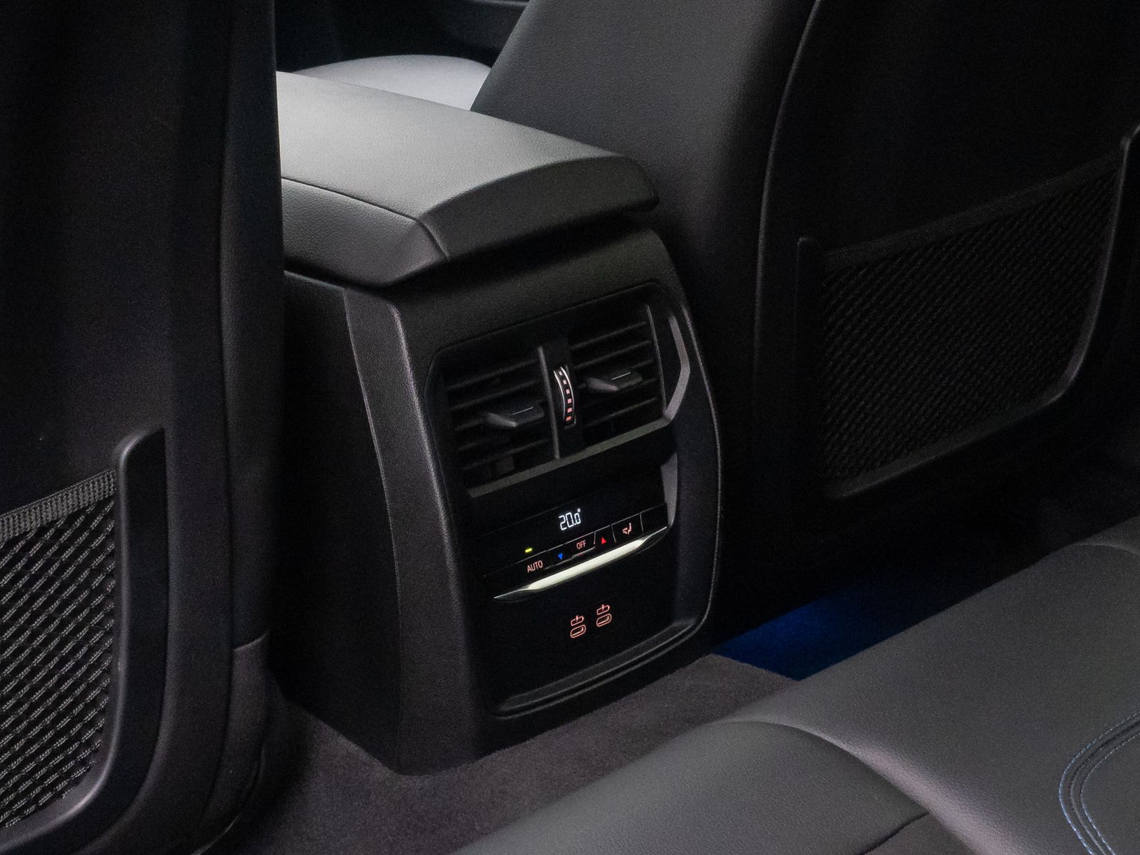 Fahrzeugabbildung BMW 330e xD M Sport DAB Laser Alarm Komfort 19Zoll