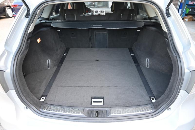 Toyota Avensis 2013 — photo 17