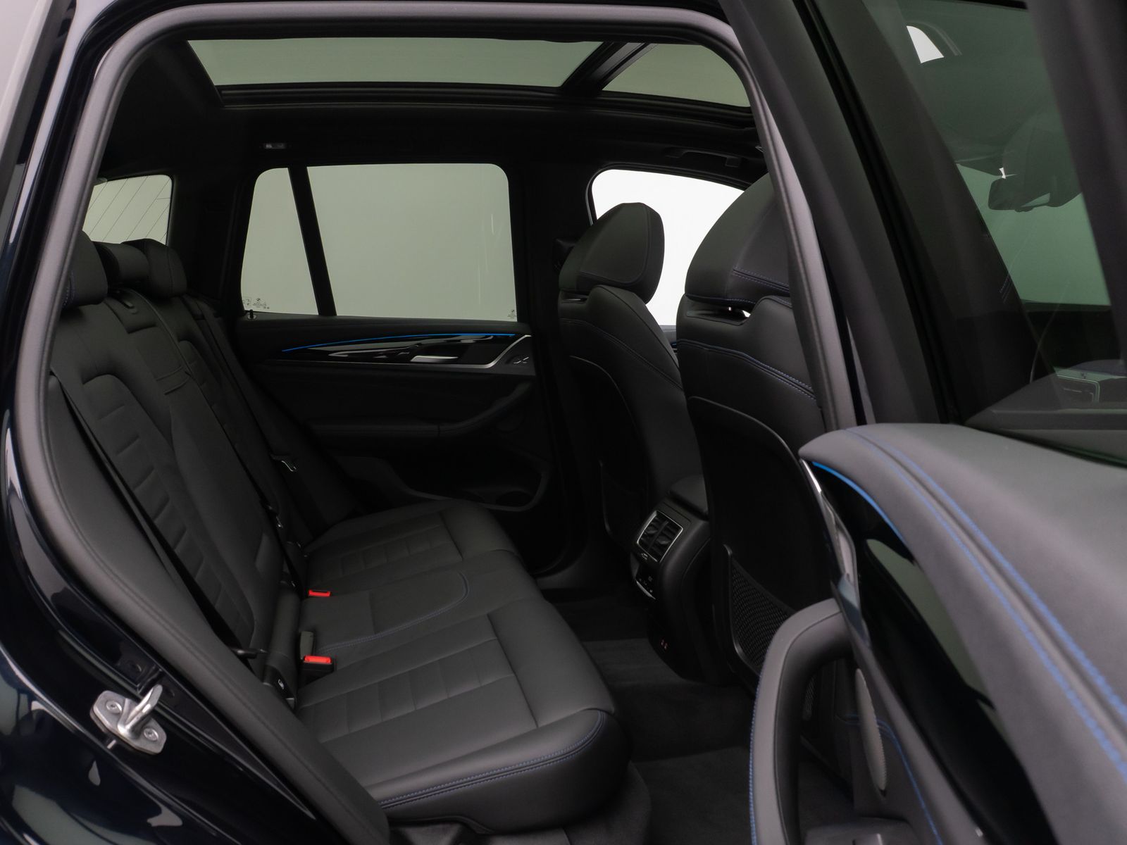 Fahrzeugabbildung BMW iX3 Impressive M Sport 360°HUD DAB H/K AHK Komfo