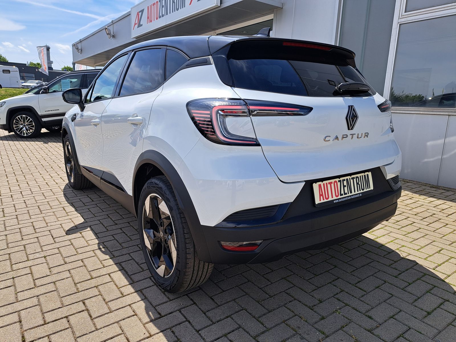 Fahrzeugabbildung Renault Captur TCe90 TECHNO WINTERPAKET ALU 18" BI-COLOR