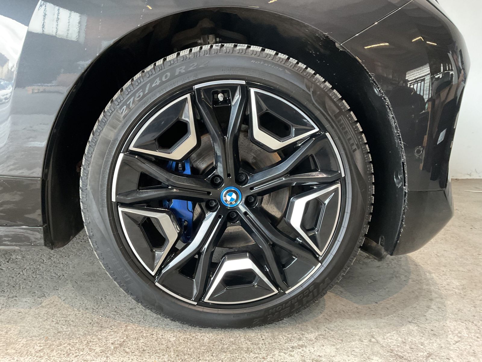 Fahrzeugabbildung BMW iX xDrive40 Sportpaket HK HiFi DAB Pano.Dach