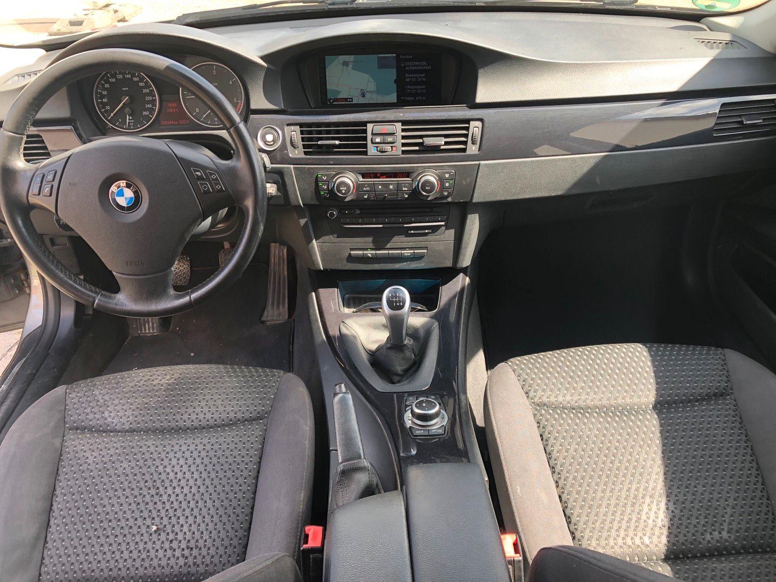 BMW 318 2010 — photo 14