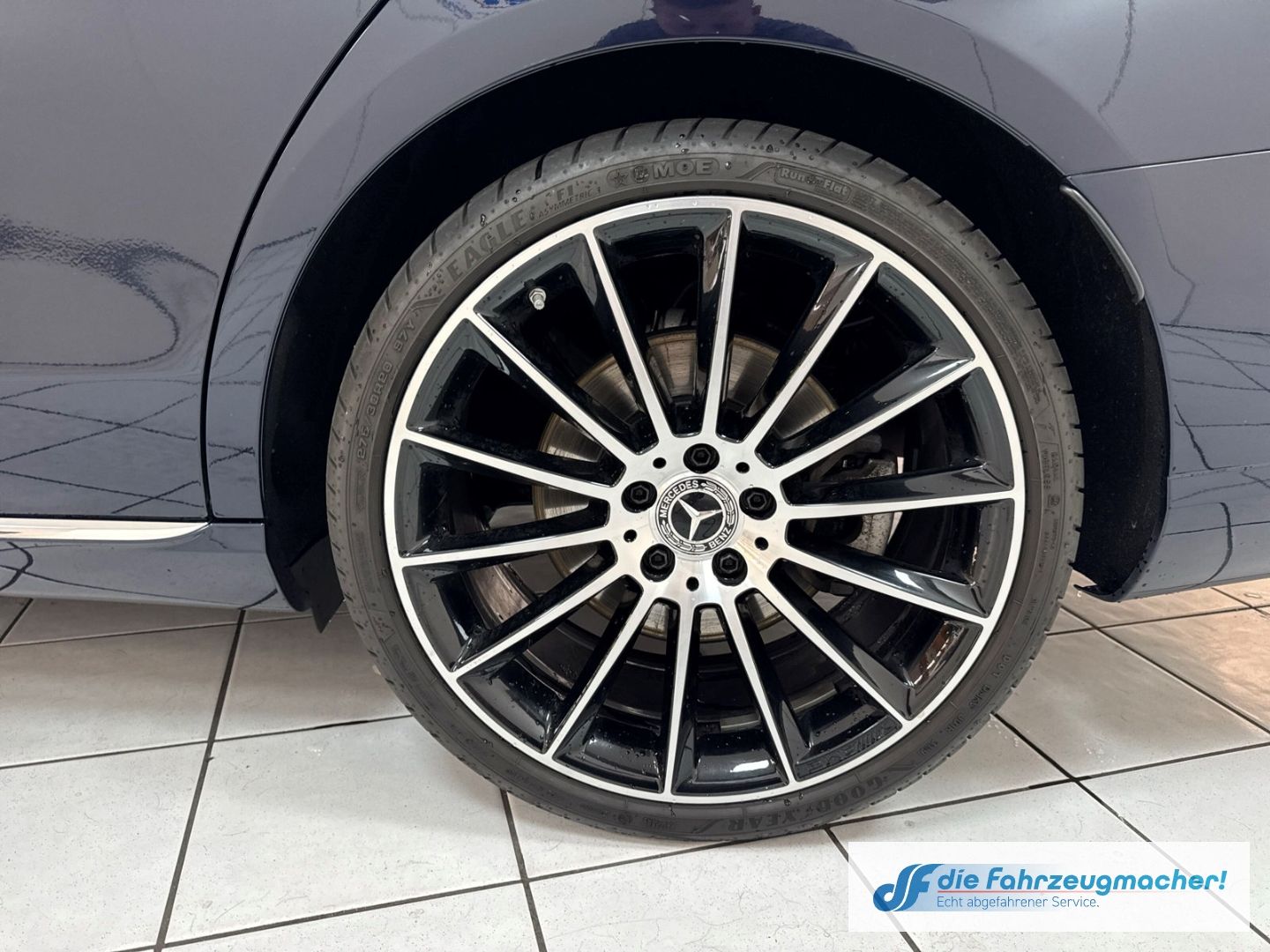 Fahrzeugabbildung Mercedes-Benz E 400 4Matic EU6d-T Luftfederung AD Niveau Navi