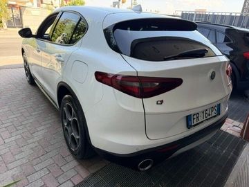 Alfa-Romeo Stelvio - 5
