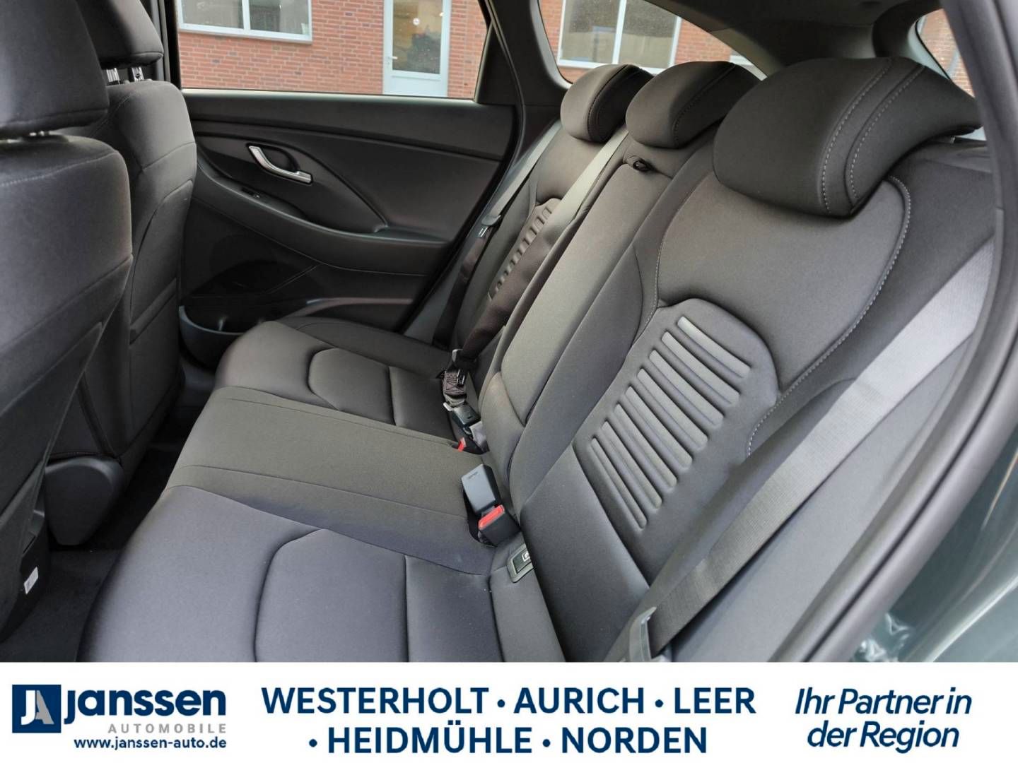 Fahrzeugabbildung Hyundai i30 Kombi, Automatik, PDC hinten/vorne, Navi,Rü