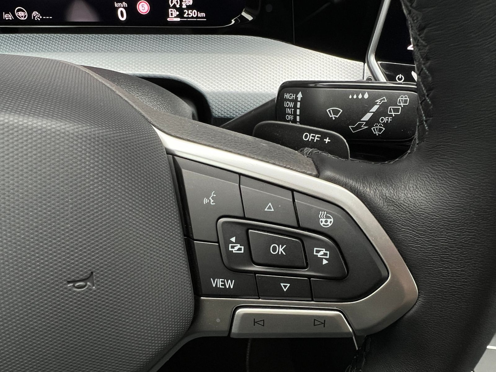 Fahrzeugabbildung Volkswagen Golf VIII Variant GOAL 2.0 TDI DSG *AHK, LED, "P