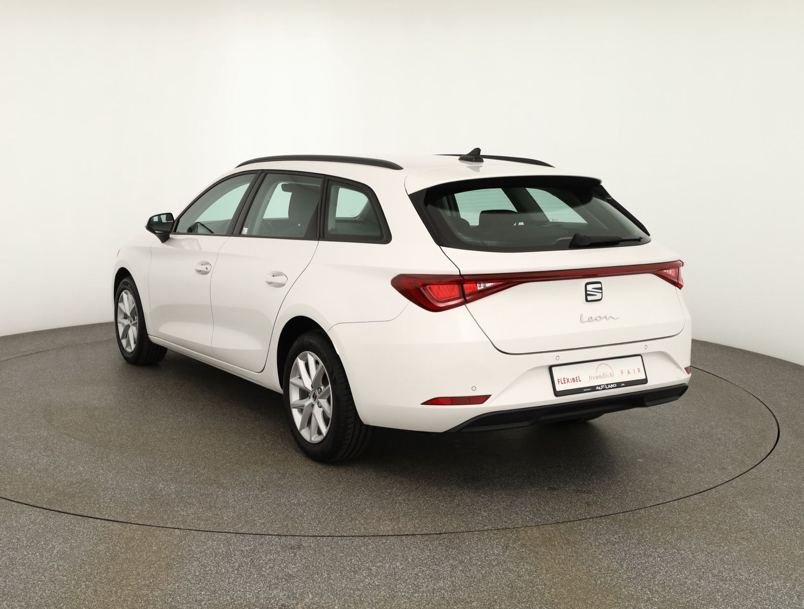 Seat Leon ST 2.0 TDI DSG Style LED Navi Tempomat PDC imagem 3