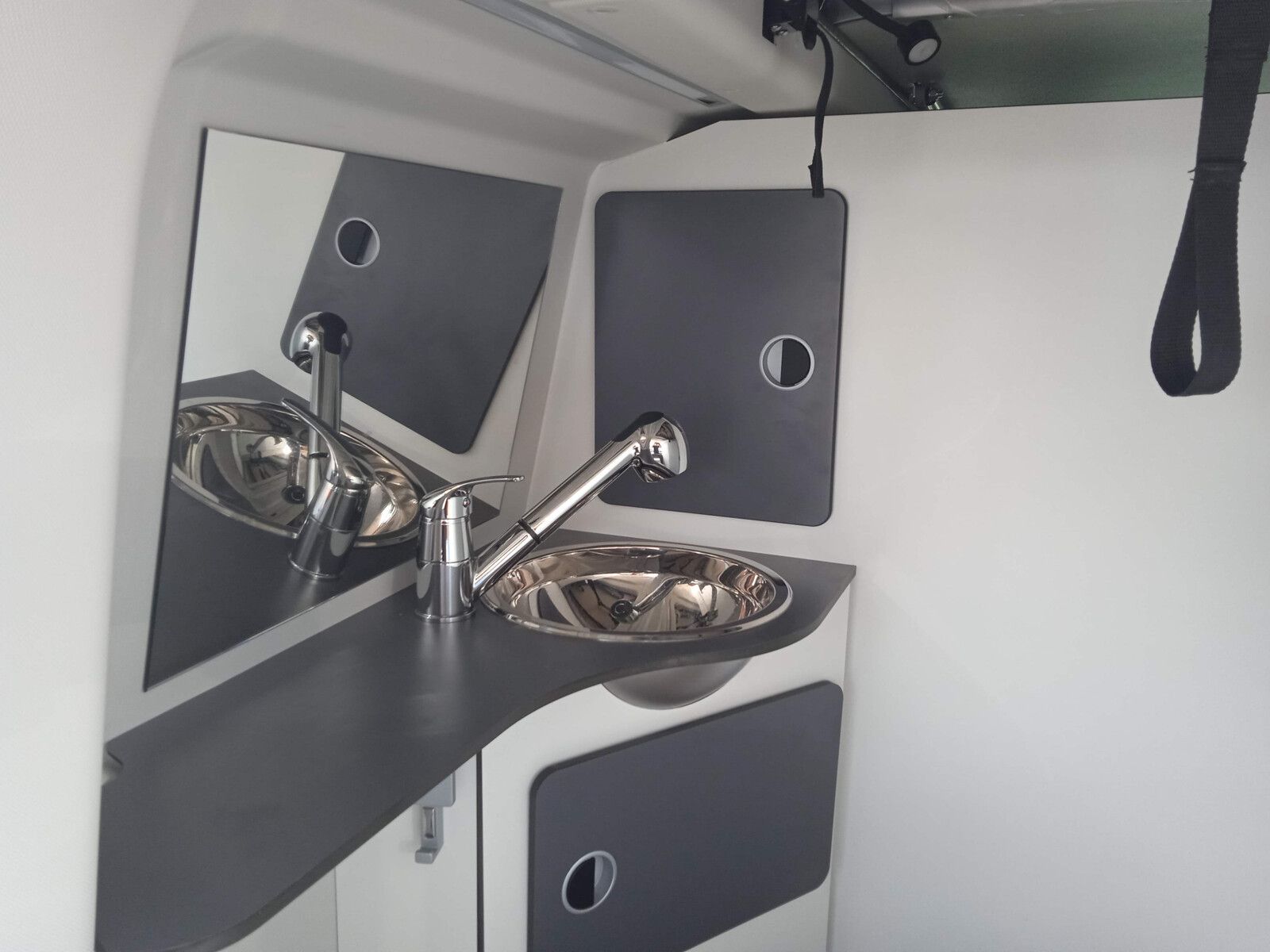 Fahrzeugabbildung Karmann Duncan 545 Toilette WC Bad Markise Automatik AHK