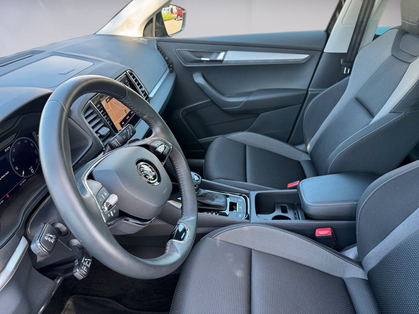 Fahrzeugabbildung SKODA Karoq Ambition Tour 1.5 TSI