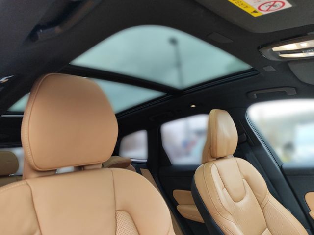 VOLVO XC 60 (Bild 25 von Array)