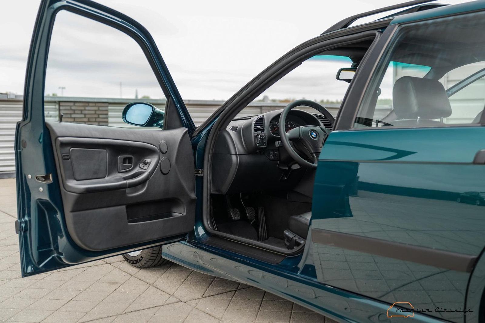 BMW M3 E36 Touring 286ch - Projet unique - Toit ouvrant - Entièrement restauré