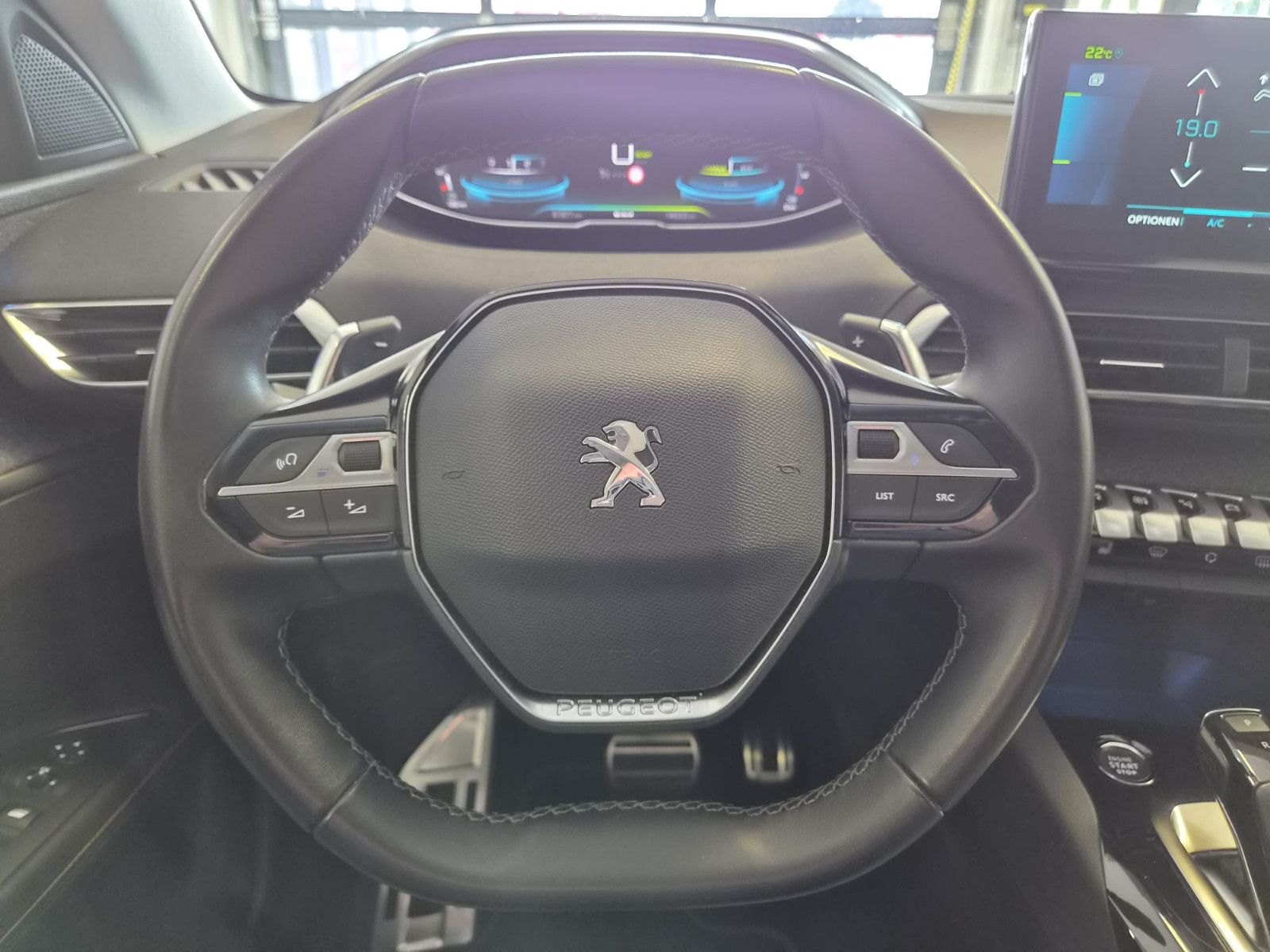 Fahrzeugabbildung Peugeot 3008 Hybrid 225 Roadtrip / LED/KAMERA/GARANTIE