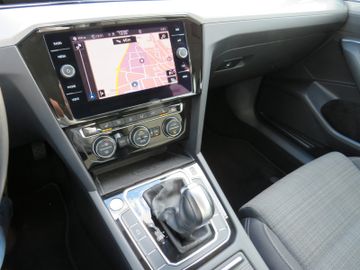 Fahrzeugabbildung Volkswagen Passat Variant Business DSG NAVI ACC LED MASSAGE