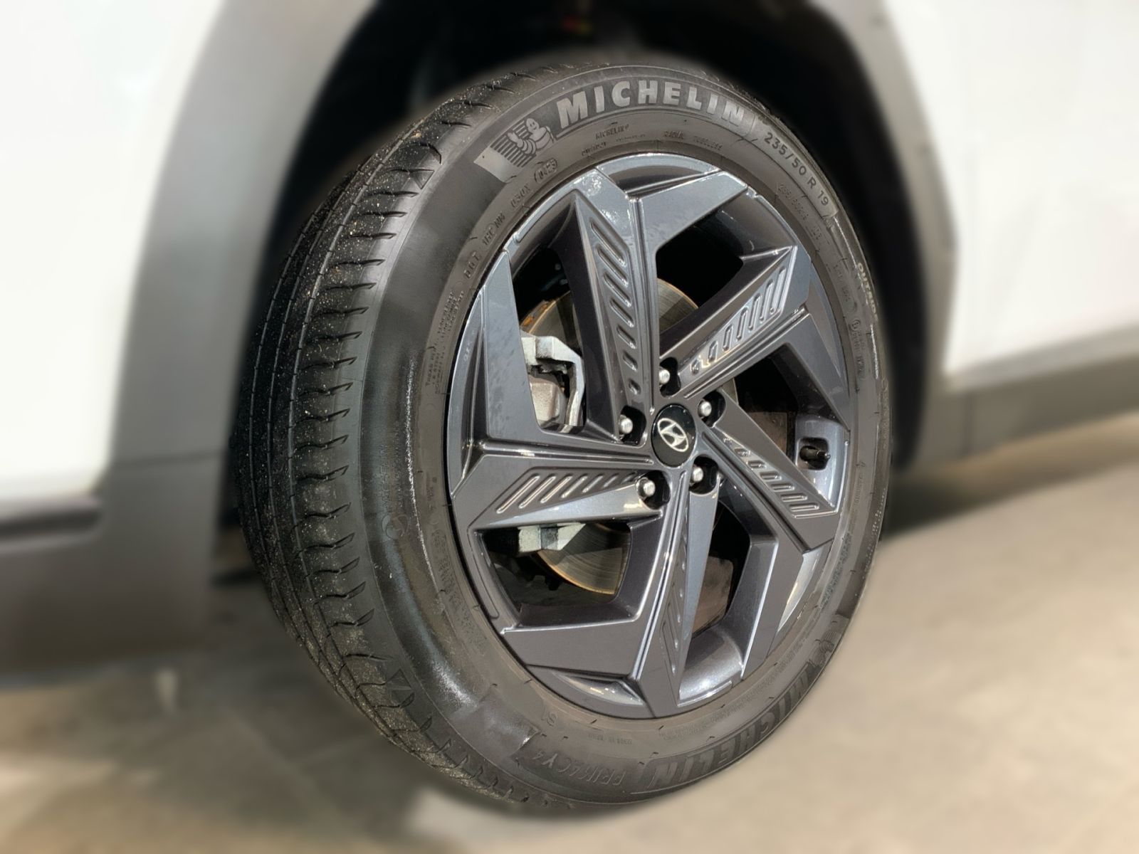 Fahrzeugabbildung Hyundai TUCSON 1.6 T-GDI 7-DCT Blackline Mild-Hybrid AHK