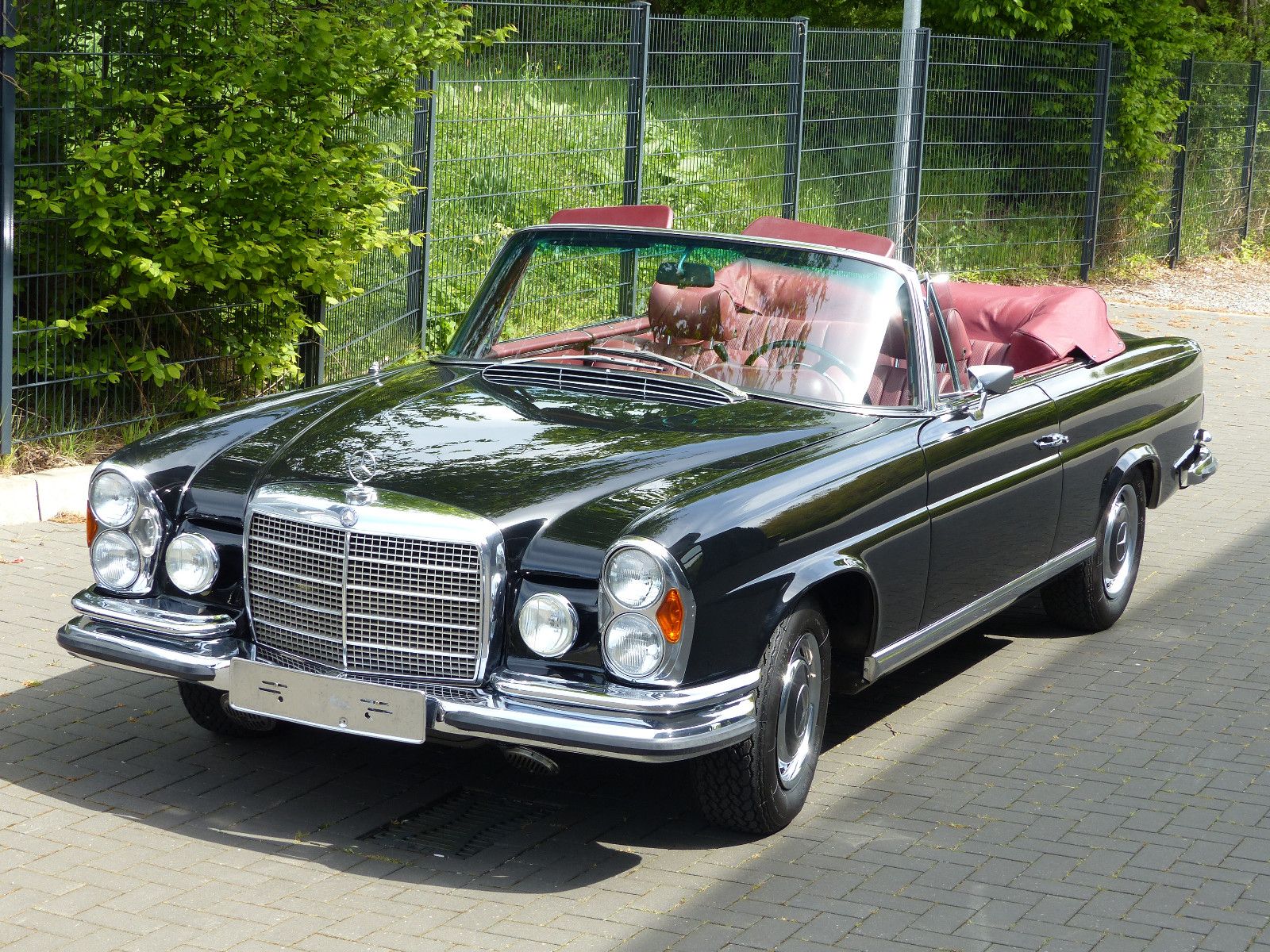 Fahrzeugabbildung Mercedes-Benz 280 SE 3,5  Cabriolet  111027... *Alle Extras*