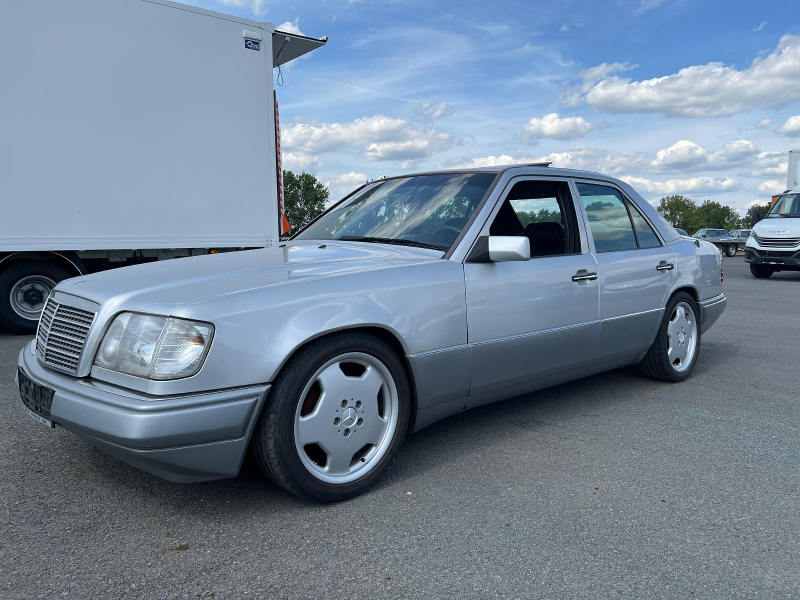 Mercedes-Benz E 200 Limousine/H-Zulassung+TÜV NEU/Schiebedach