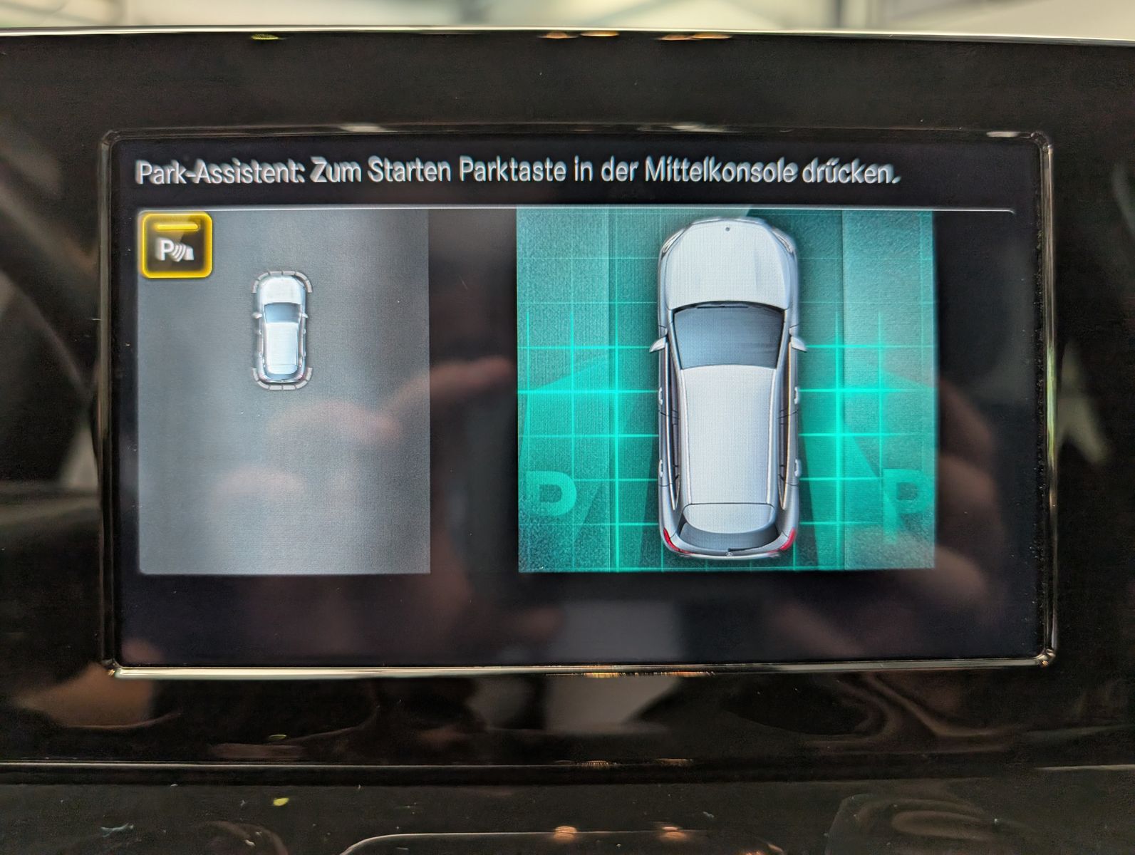 Fahrzeugabbildung Mercedes-Benz GLA 200 d DCT AMG-Line LED StandHz Dinamica Pano