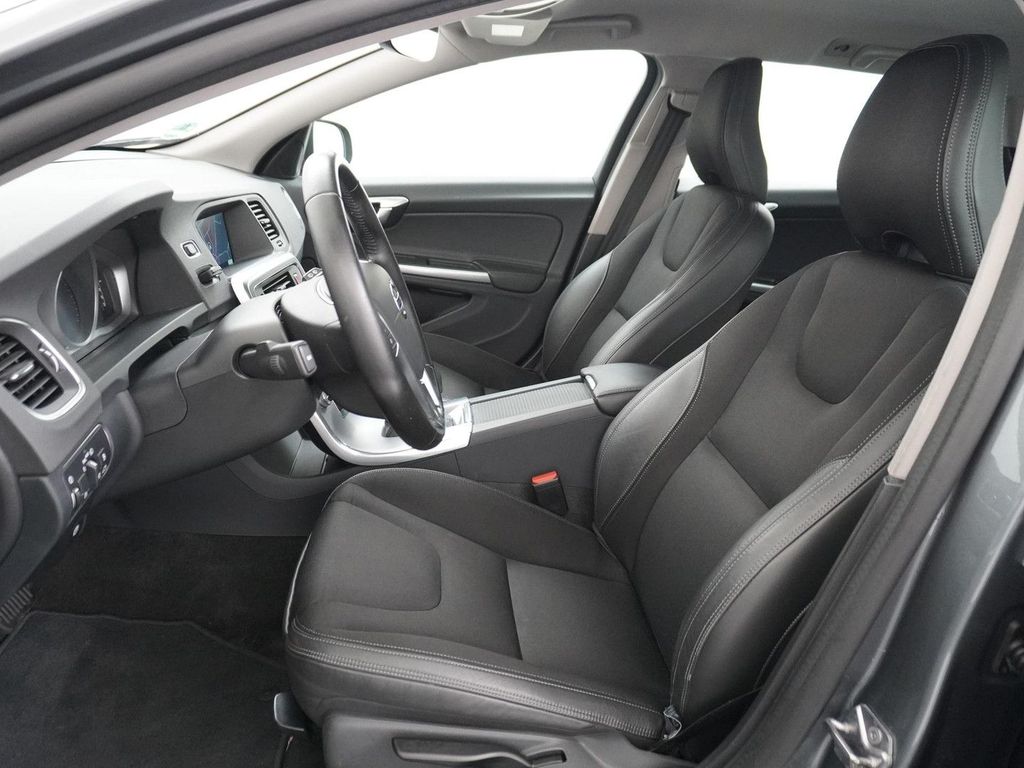 Volvo V60 1.5 T3 Summum automatik navi sitzheizung