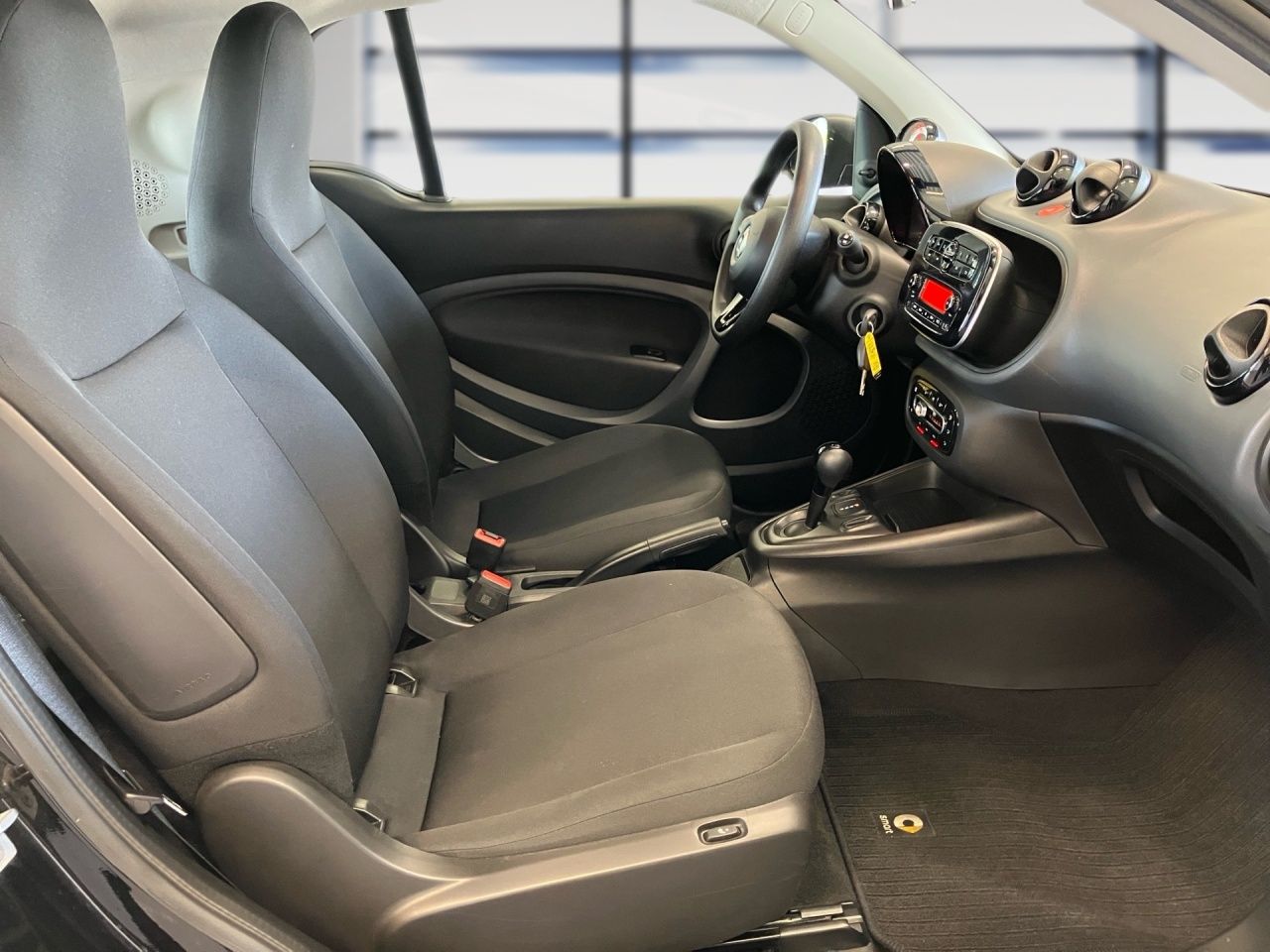 Fahrzeugabbildung Smart smart EQ fortwo 22KW+SITZHEIZ+KLIMAAUTO+DAB+USB