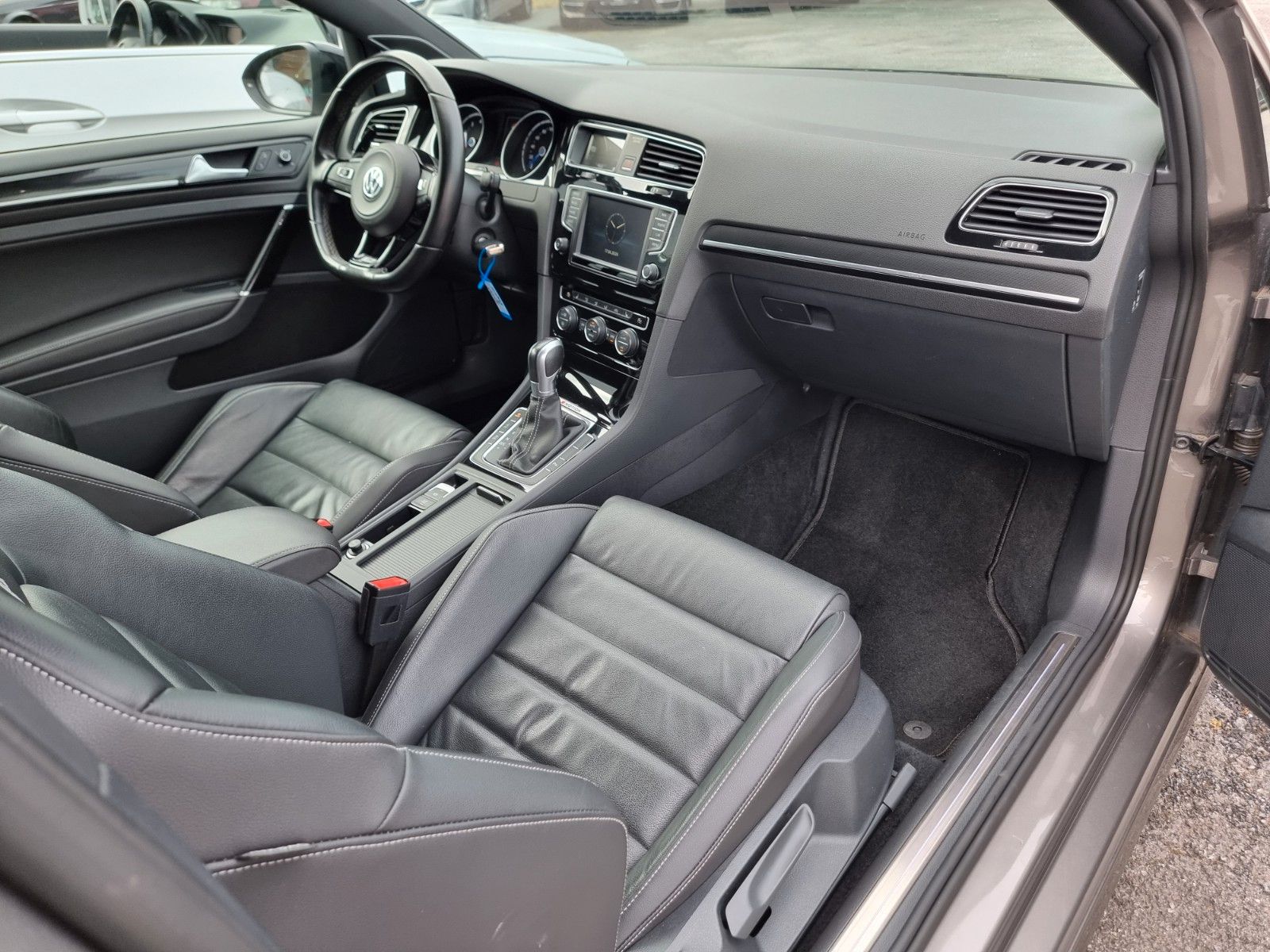 Fahrzeugabbildung Volkswagen Golf R by MTR/520 PS/Sleeper/Extrem schnell