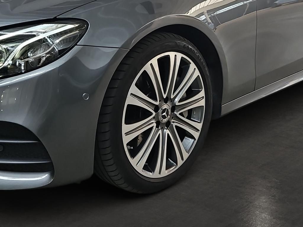 Fahrzeugabbildung Mercedes-Benz E 450 4M AMG Pano ACC Comand LED 360°