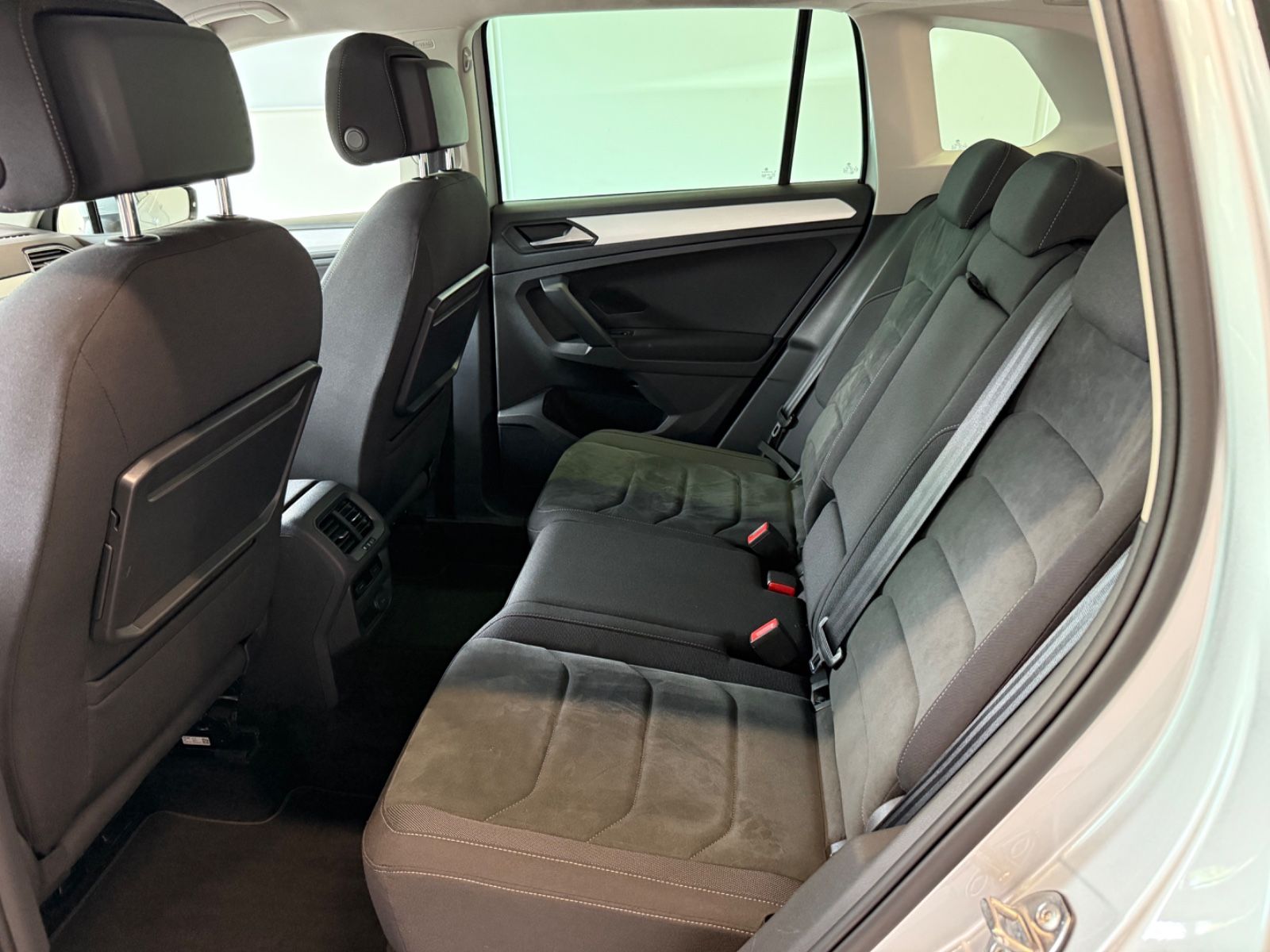 Fahrzeugabbildung Volkswagen Tiguan Comfortline Standheizung, Allwetterreifen