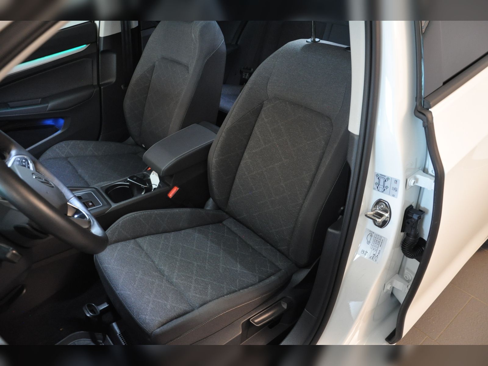 Volkswagen Golf  Life 1.0eTSI DSG ACC RKamera App-Navi LED foto 7