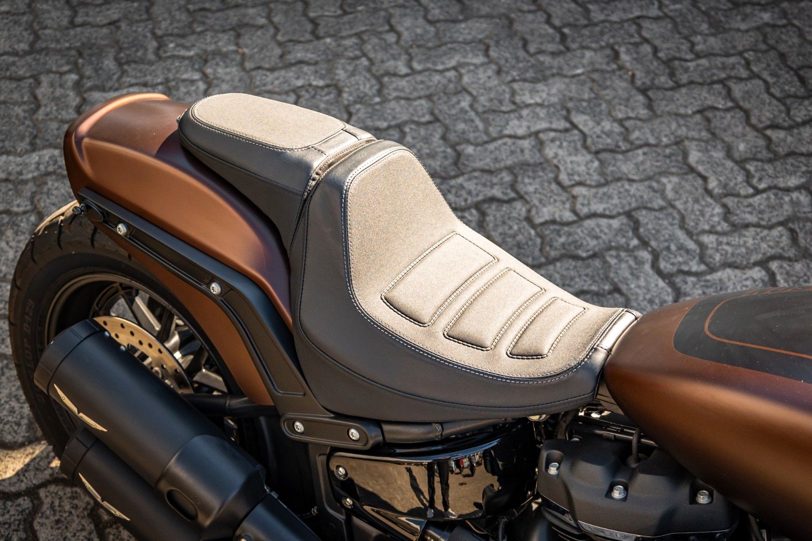 Fahrzeugabbildung Harley-Davidson FXFBS FAT BOB 114 CUI SOFTAIL - Penzl -