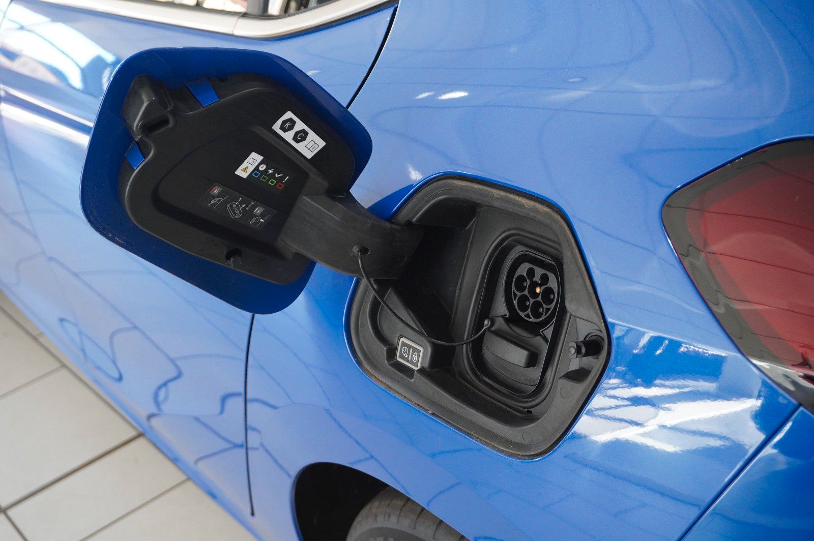 Fahrzeugabbildung Opel Corsa-e F ULTIMATE 3-PHASIG NAVI/LED/KAMERA/DAB+