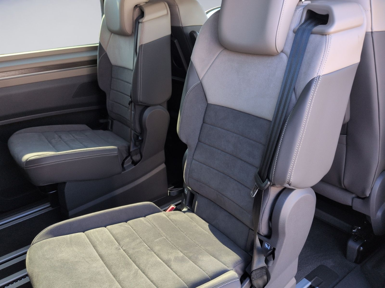 T7 Multivan 2.0 TDI DSG Style STHZ+MATRIX+AHK+