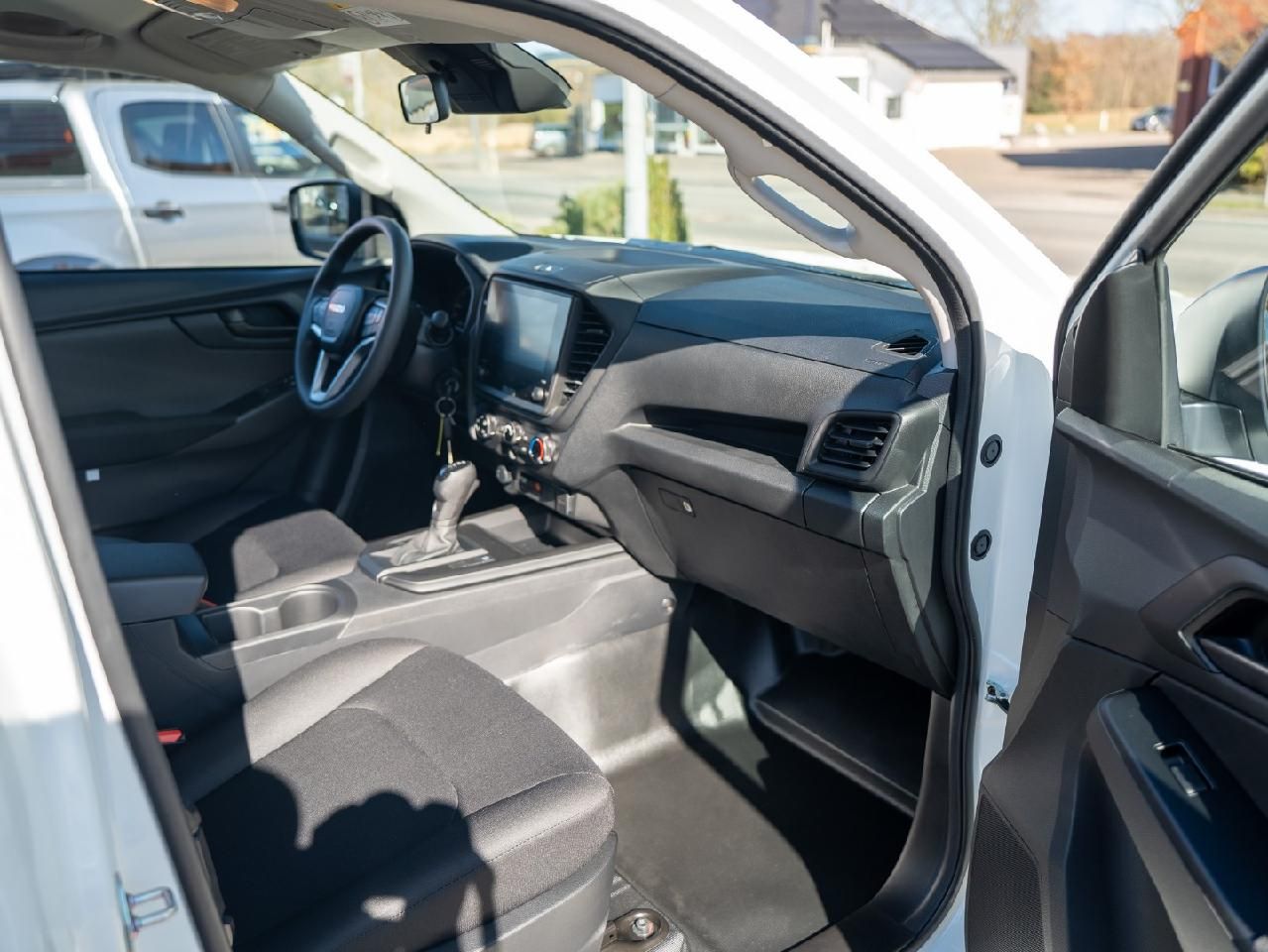 Fahrzeugabbildung Isuzu D-Max Space Cab 4WD L Automatik