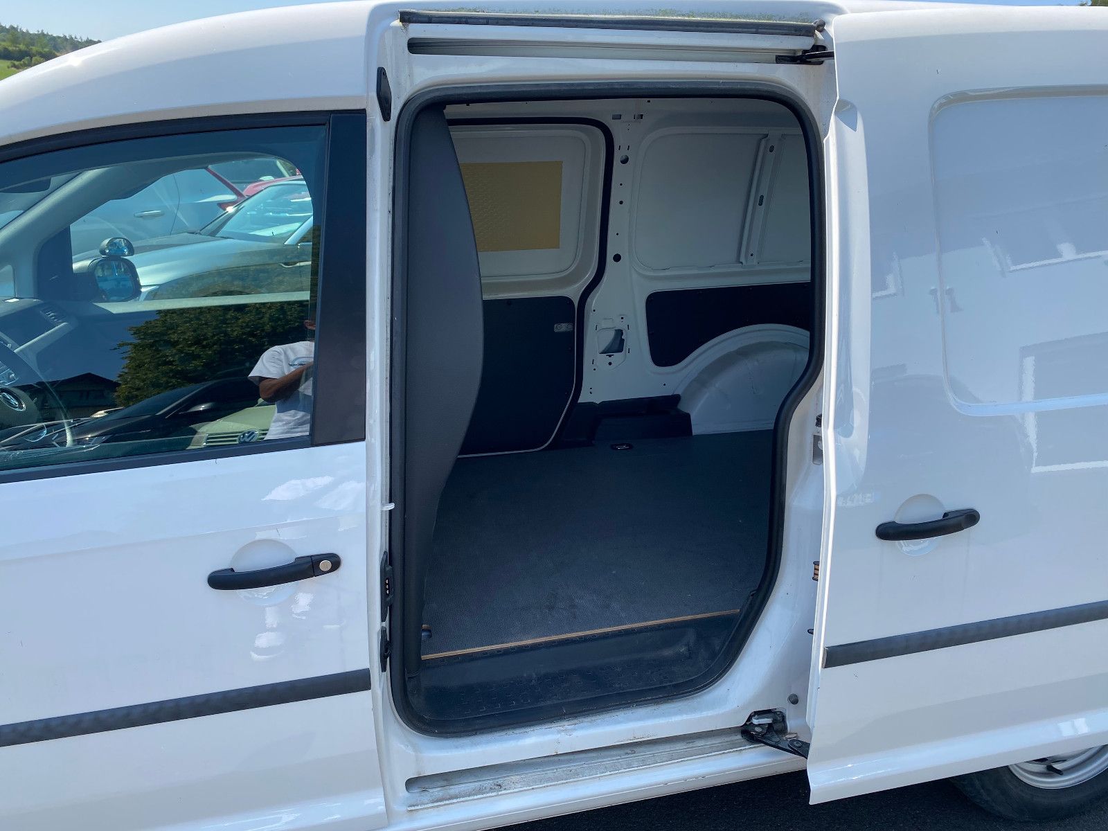 Fahrzeugabbildung Volkswagen Caddy Maxi ABTe Kasten Klima SHZ PDC Bi-Xenon