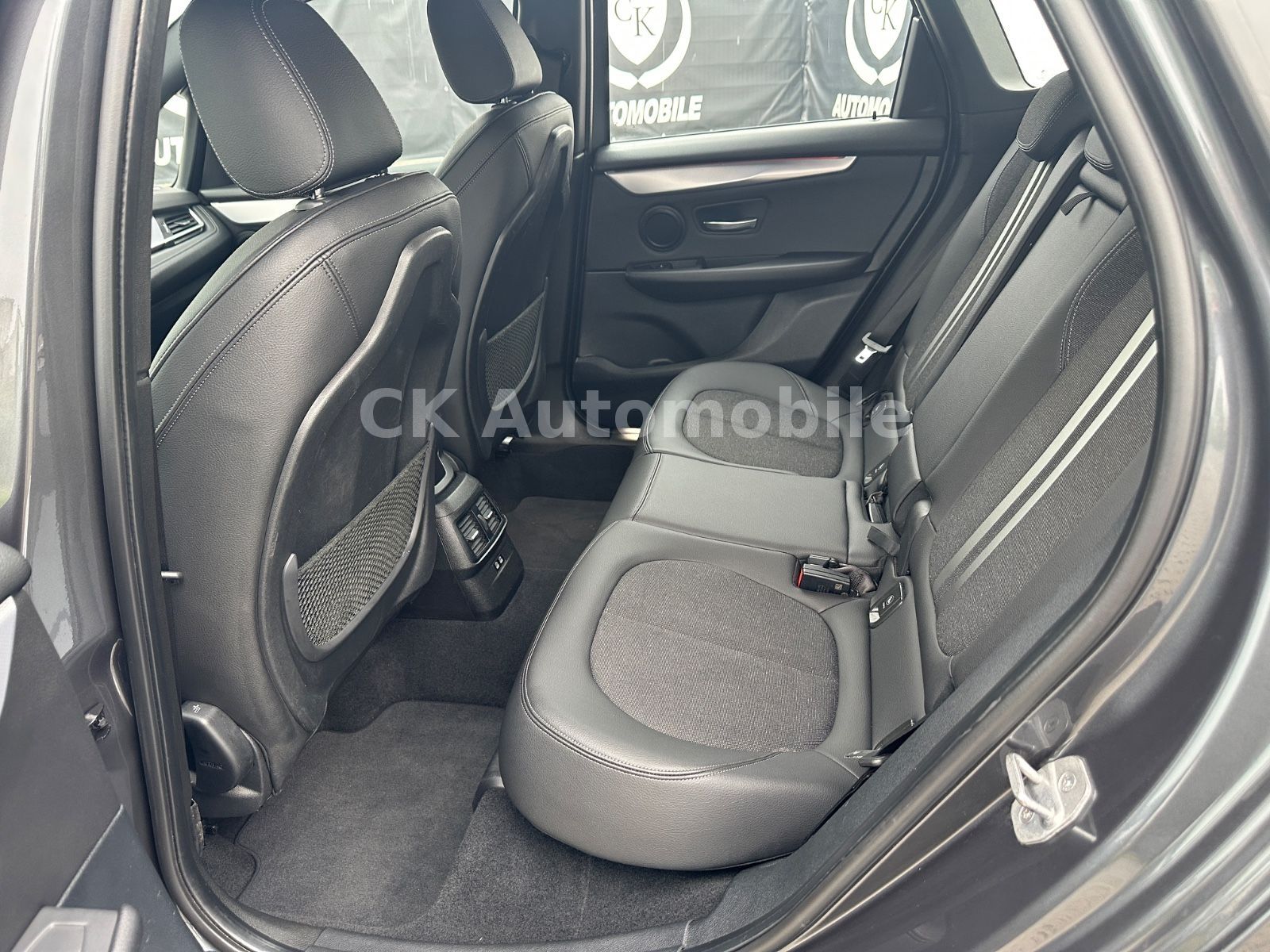 Fahrzeugabbildung BMW 218dxDrive Active Tourer M-Sport/Shadow-Line/LED