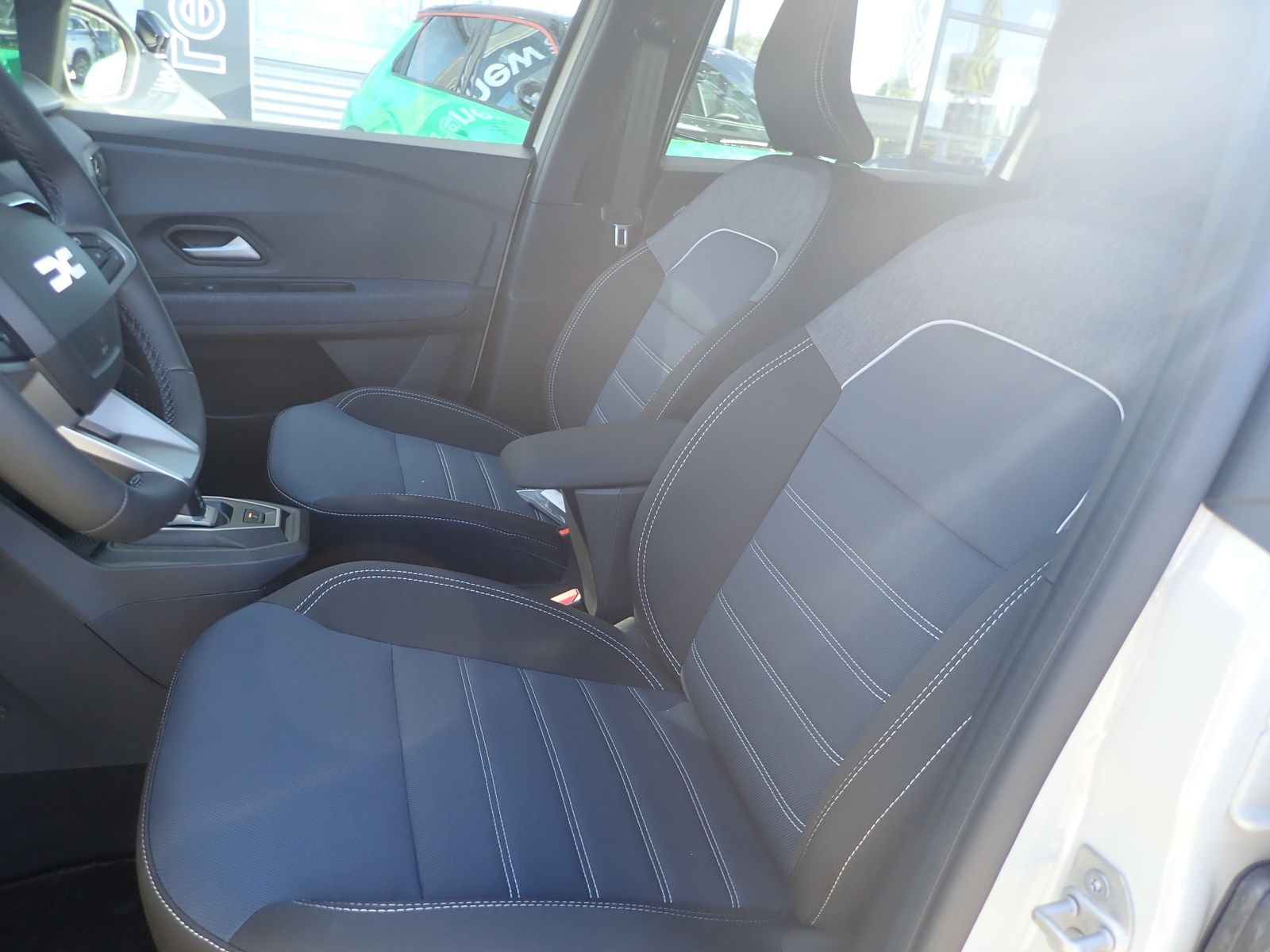 Fahrzeugabbildung Dacia Jogger Journey hybrid 155 7-Sitzer