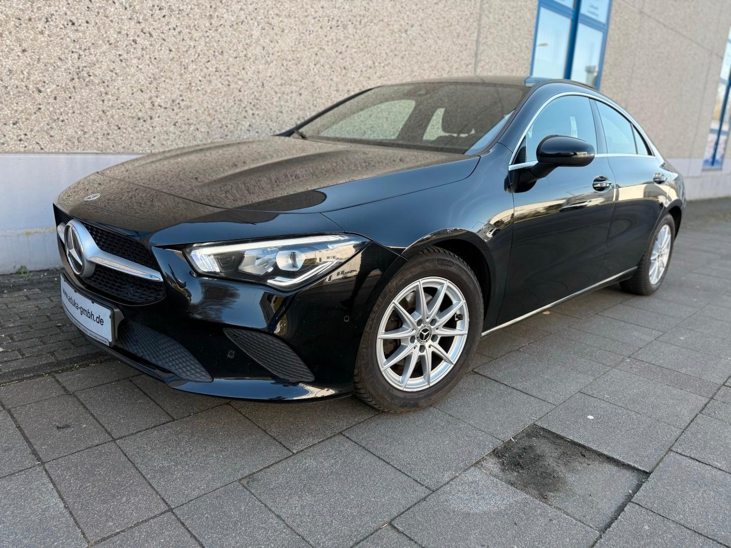 Mercedes-Benz CLA 180 Business Navi Panorama LED CarPlay PDC