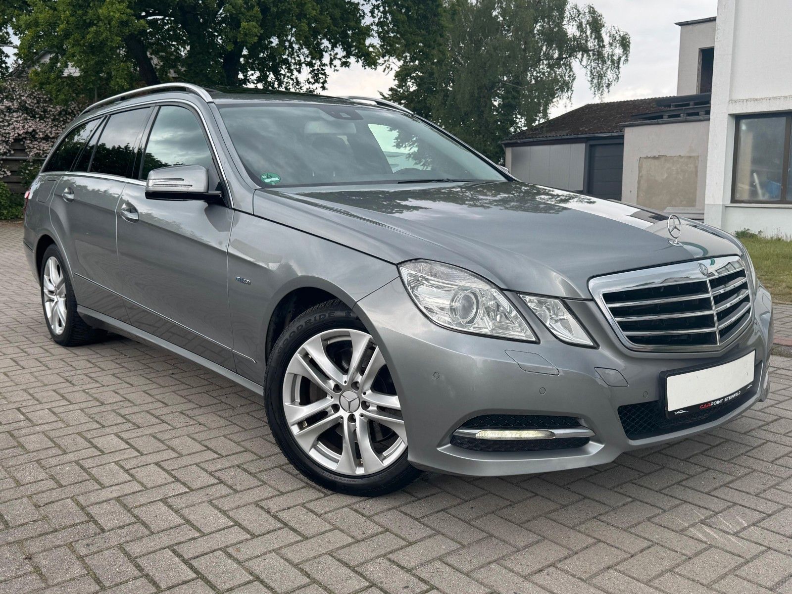 Mercedes-Benz E 300 CDI Avantgarde Tempomat/Spurassist/Tüv Neu