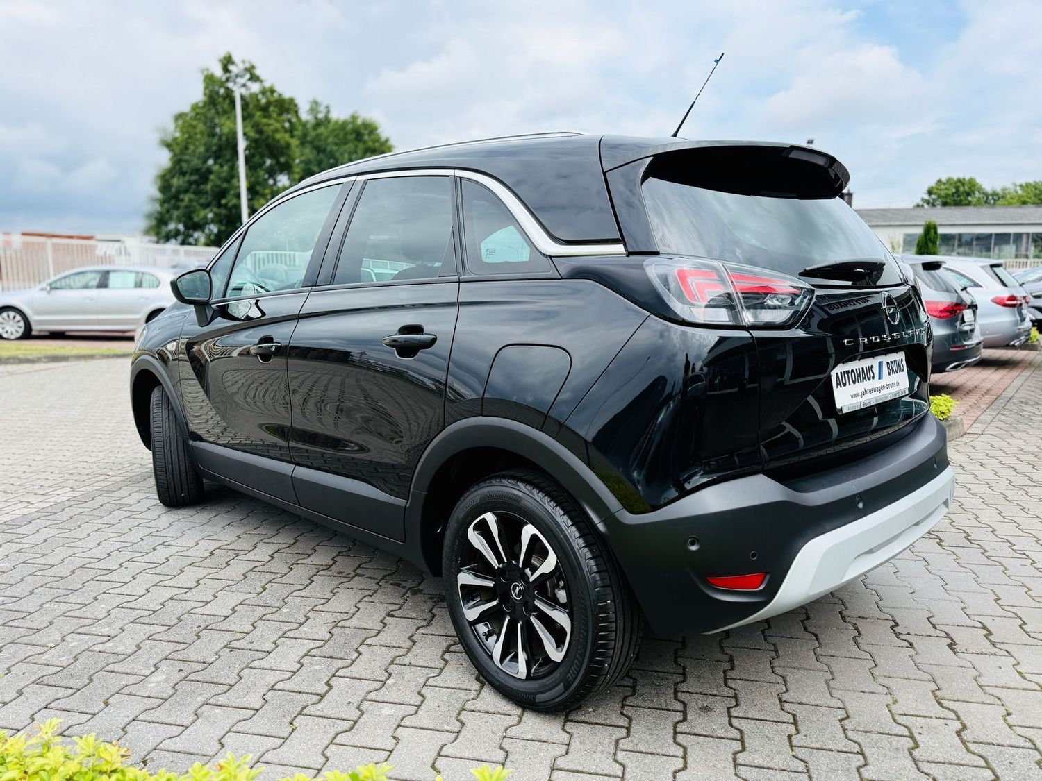 Fahrzeugabbildung Opel Crossland X 1,2 T ELEG., Navi, Panod, LED, RFK,