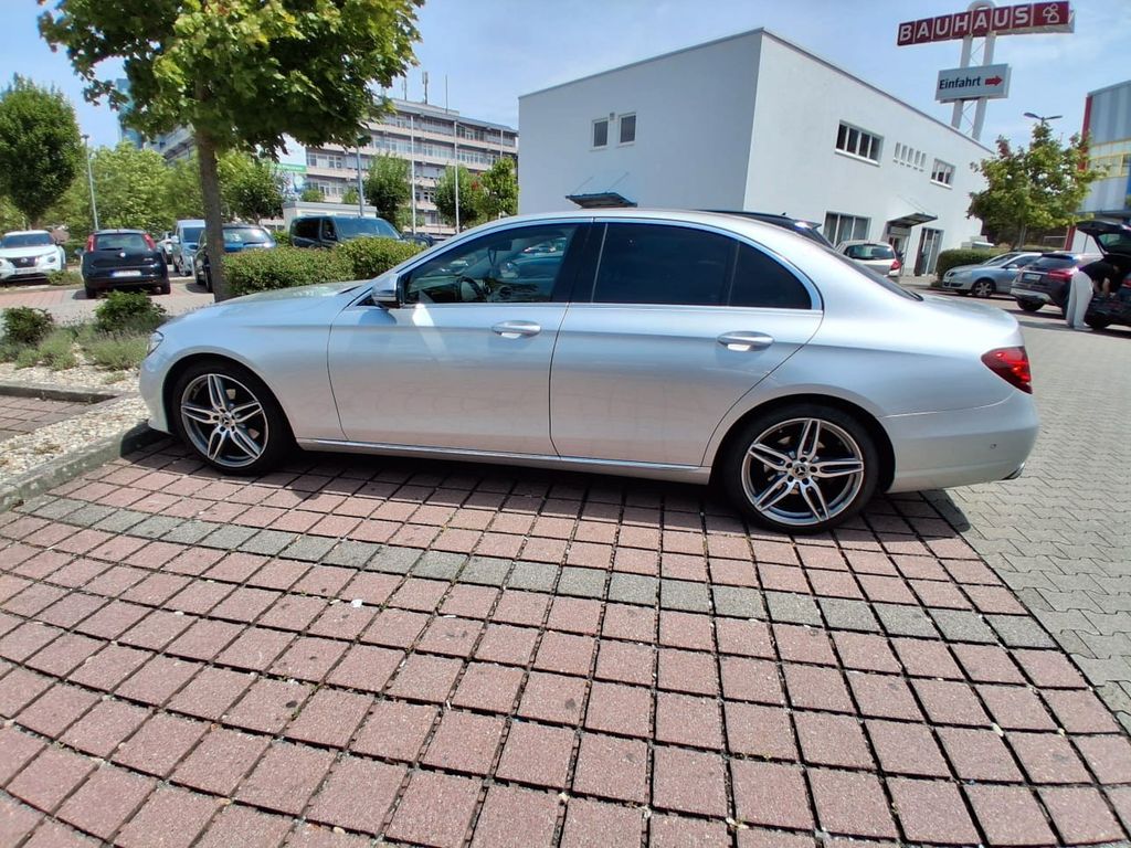 Image of Mercedes-Benz E 200