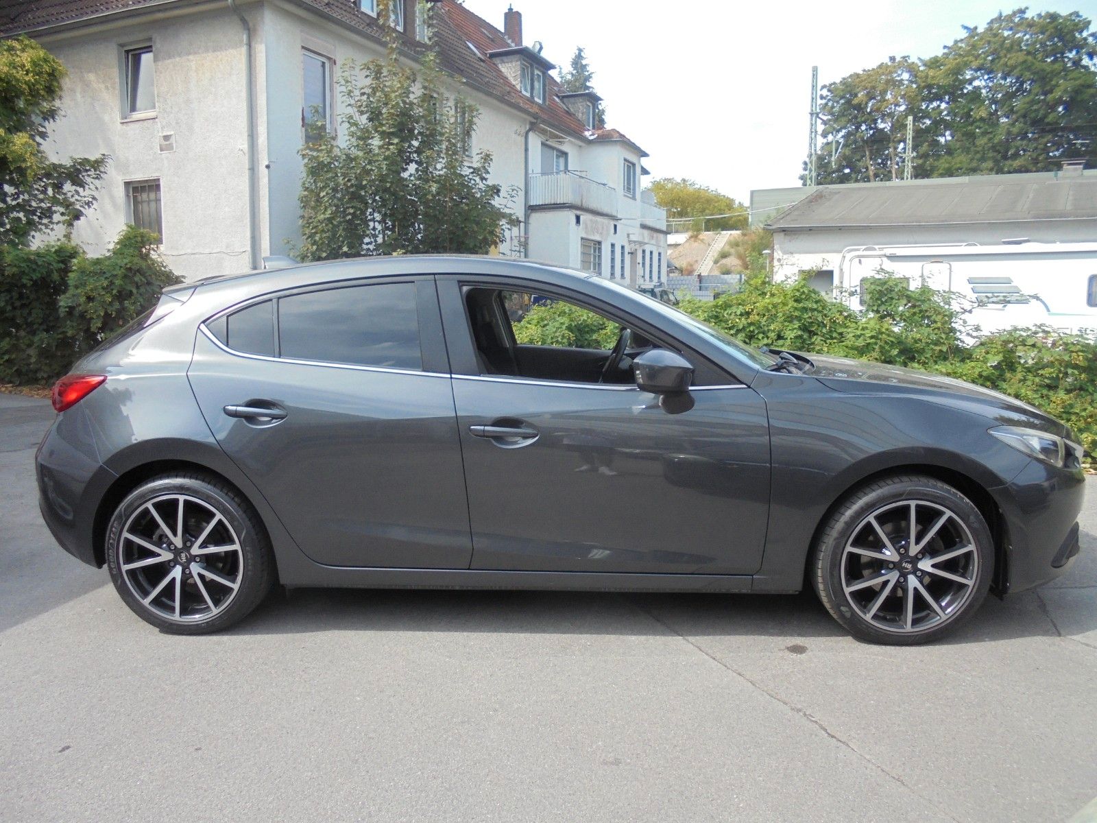 Fahrzeugabbildung Mazda 3 Lim. Center-Line/Klimaaut./Navi/Tüv Neu/1.Hand