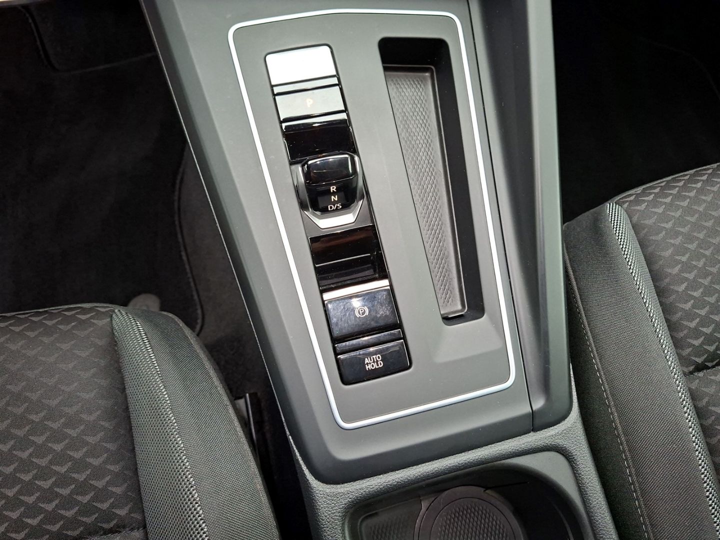 Golf VIII 2.0 TDI DSG Active *AHK*ACC*NAVI*KAMER