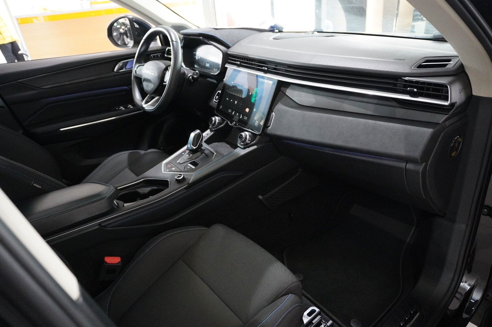 Fahrzeugabbildung Lynk&Co 01 1.5T HEV HYBRID NAVI/LED/SPORT/VIRT./PANO/DAB