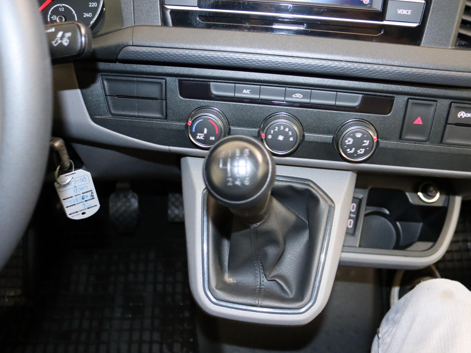Volkswagen T6.1 Transporter Kasten 2.0 TDI lang FWD AHK PDC