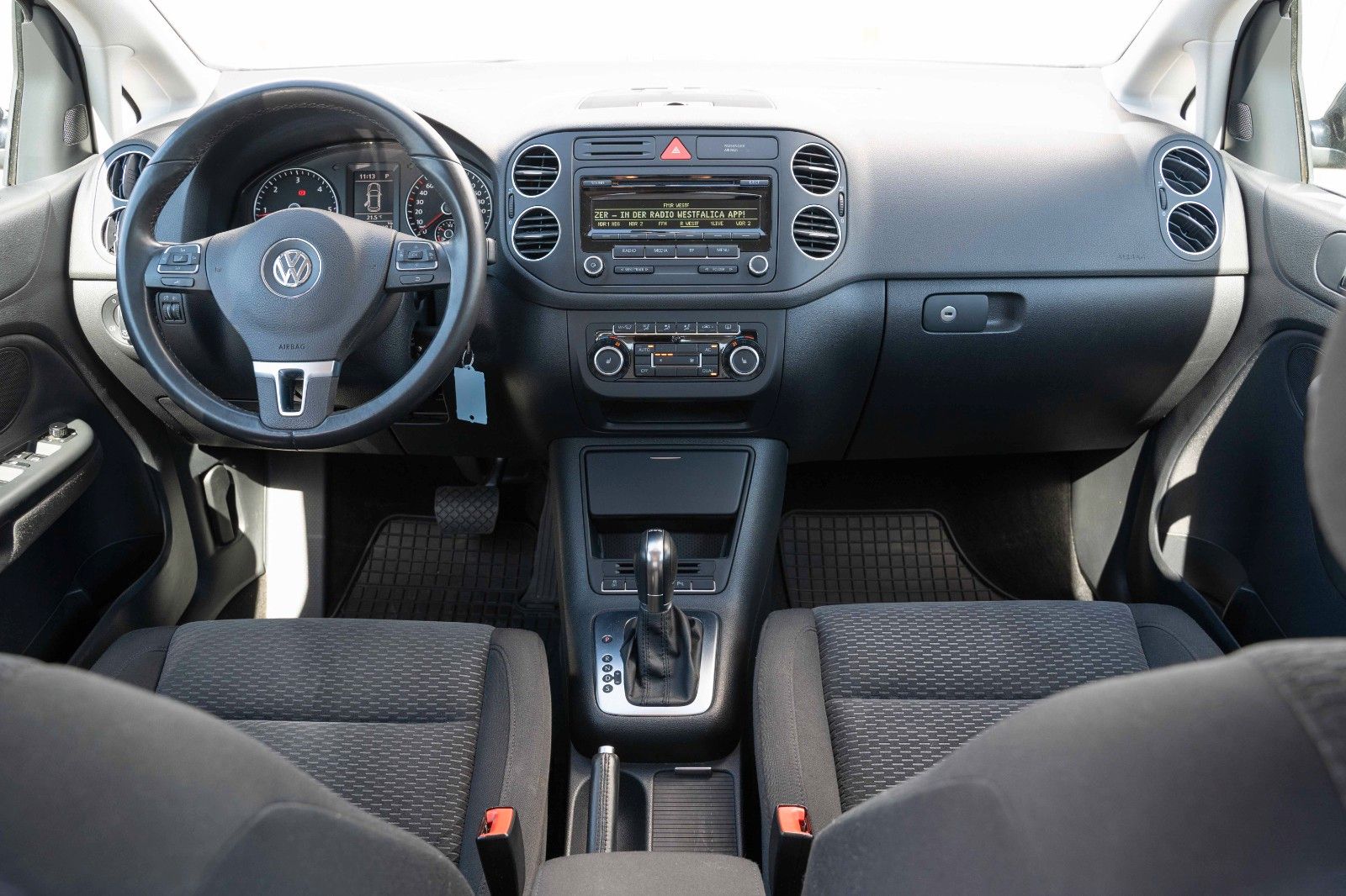 Fahrzeugabbildung Volkswagen GOLF PLUS VI 2.0 TDI COMFORTLINE DSG PDC AHK