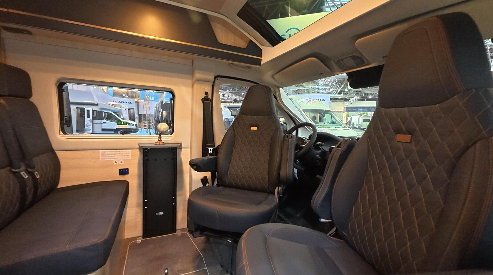 Fahrzeugabbildung Eura Mobil Vancona EV 635 HB Vancona elek. Hubbett, Solar