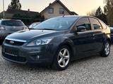 Ford Focus 1.6 Style+ Automatik Klima Sportsitze - Ford Focus aus 2009: 1.6