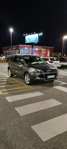 Ford Kuga 4x4 TDCI mit Vollausstattung