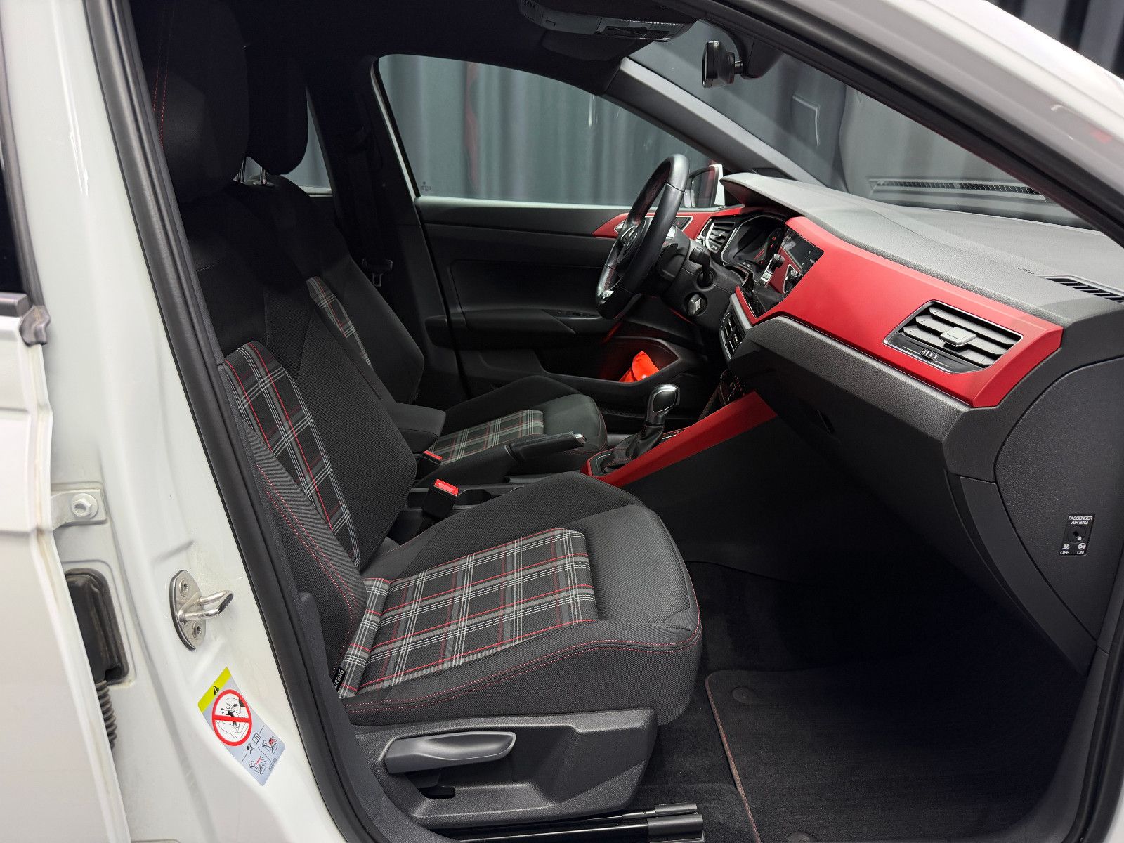 Fahrzeugabbildung Volkswagen Polo VI 2.0 TSI GTI |DSG|AUTOMATIK|LED
