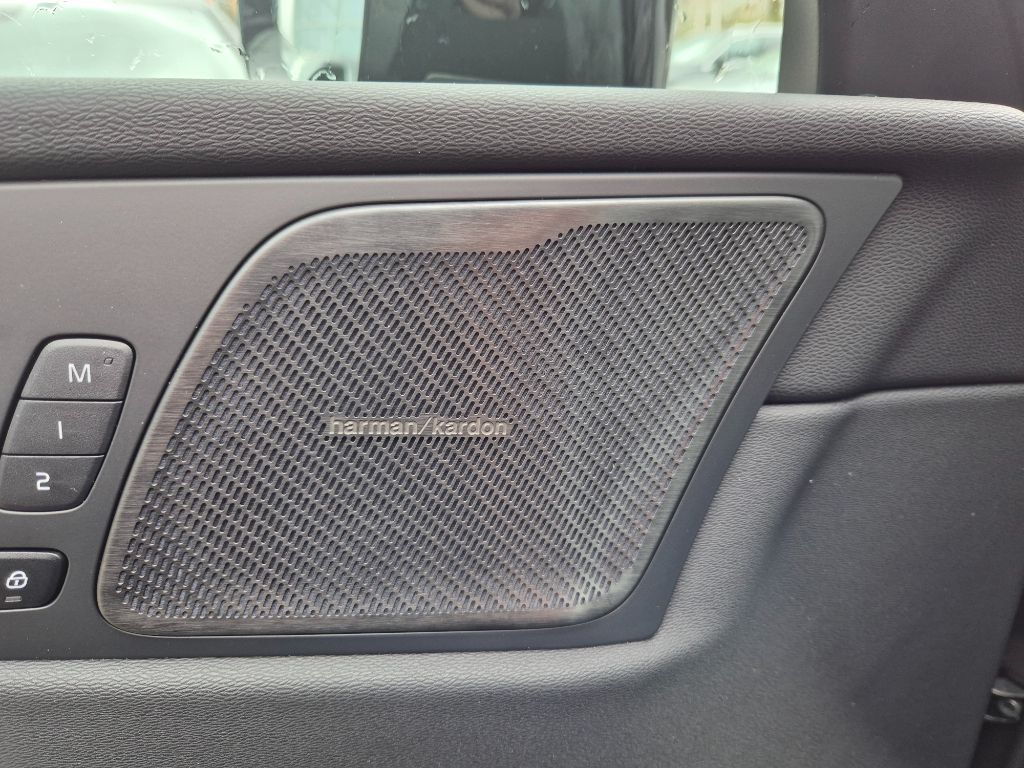 Fahrzeugabbildung Volvo XC60 B5 B AWD Plus Dark+BusinessPak.+AHZV+