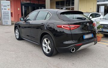 Alfa-Romeo Stelvio - 2
