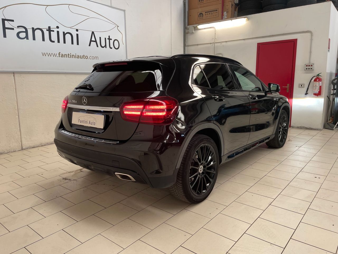 Mercedes-Benz GLA 200 d Night Edition Premium AM imagem 3